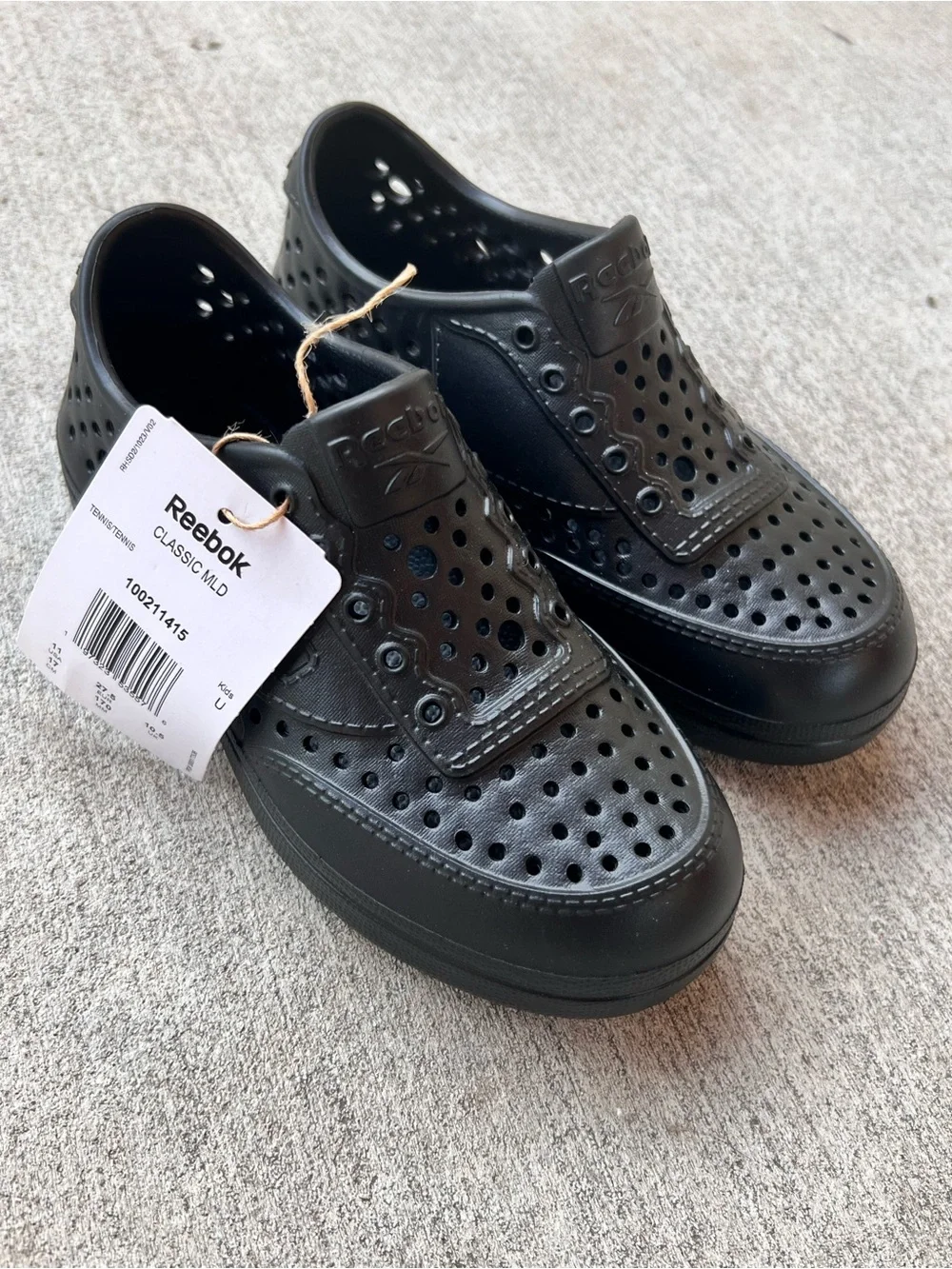 Reebok Kids Classic MLD SZ 11C Black Perforated Slip-On Sneakers